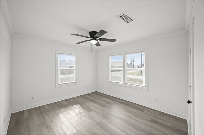 Building Photo - 205 Raymond St