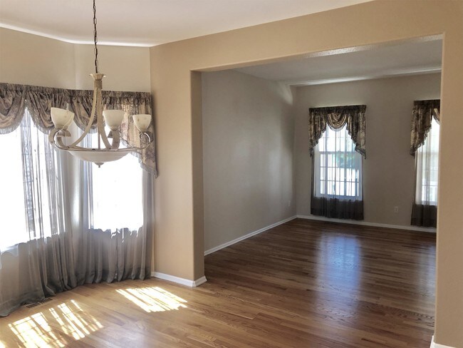 Building Photo - 2585 Clayton Cir