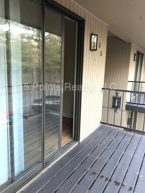 Building Photo - 420 Walton Ln