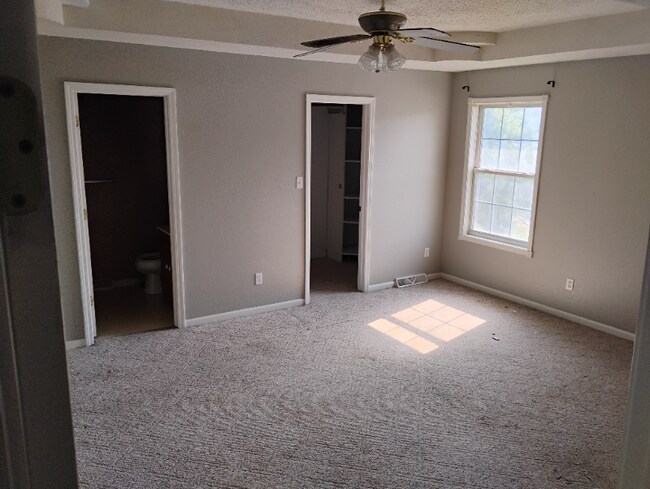 Building Photo - 3915 Scarborough Way