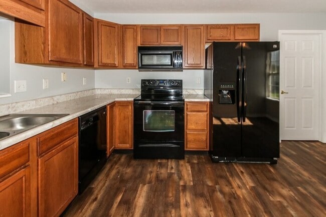 Building Photo - 3 Bedroom in Warren Township