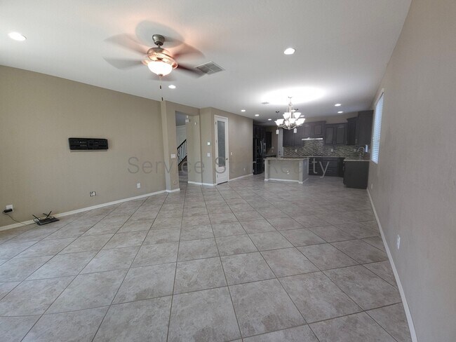 Building Photo - 180 E Horseshoe Dr