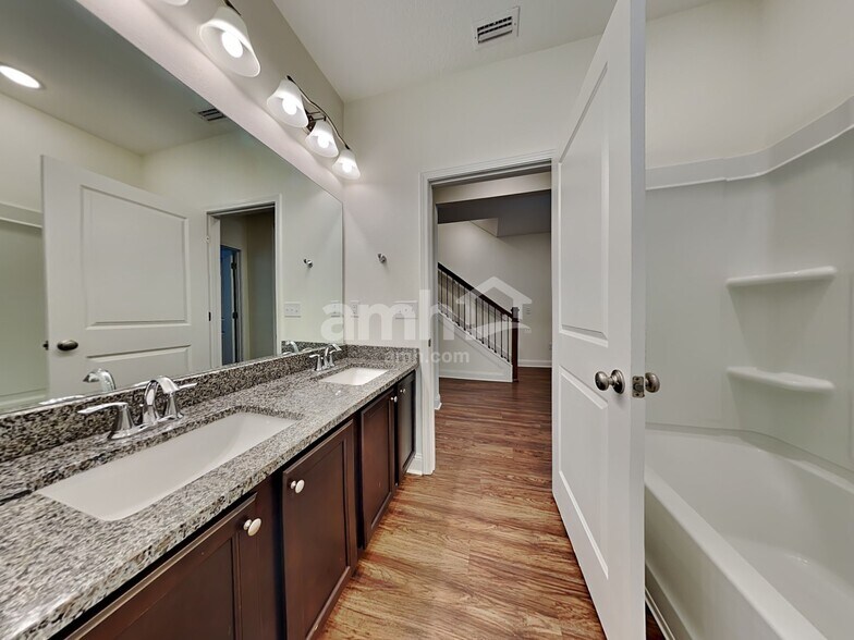 Building Photo - 106 Olivewood Pl