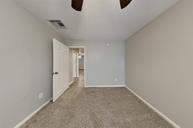 Building Photo - 20750 Pine Rain Ct