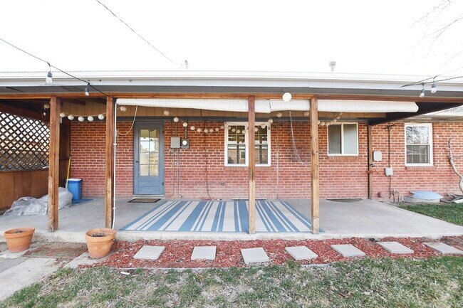 Building Photo - 3025 Holly St