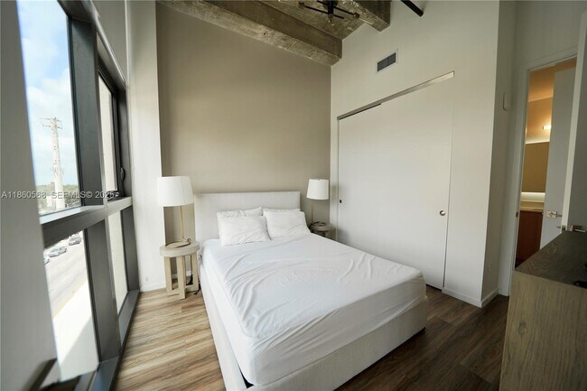 Building Photo - 7920 NE 2nd Ave