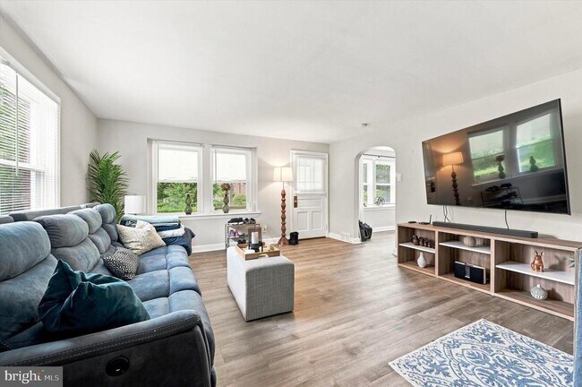 Building Photo - 219 Crosshill Rd