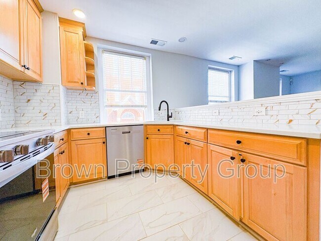 Building Photo - 123 Anderson St