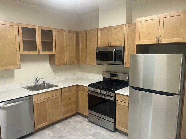 Building Photo - Newly Remodeled 2 Bedroom in Lower Pacific Heights. Washer/Dryer. Open House Sat/Sun 12-1 PM*