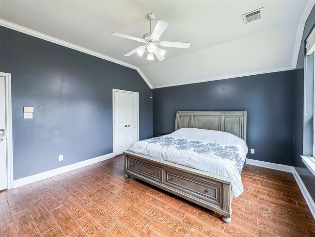 Building Photo - 3015 Gilford Ln