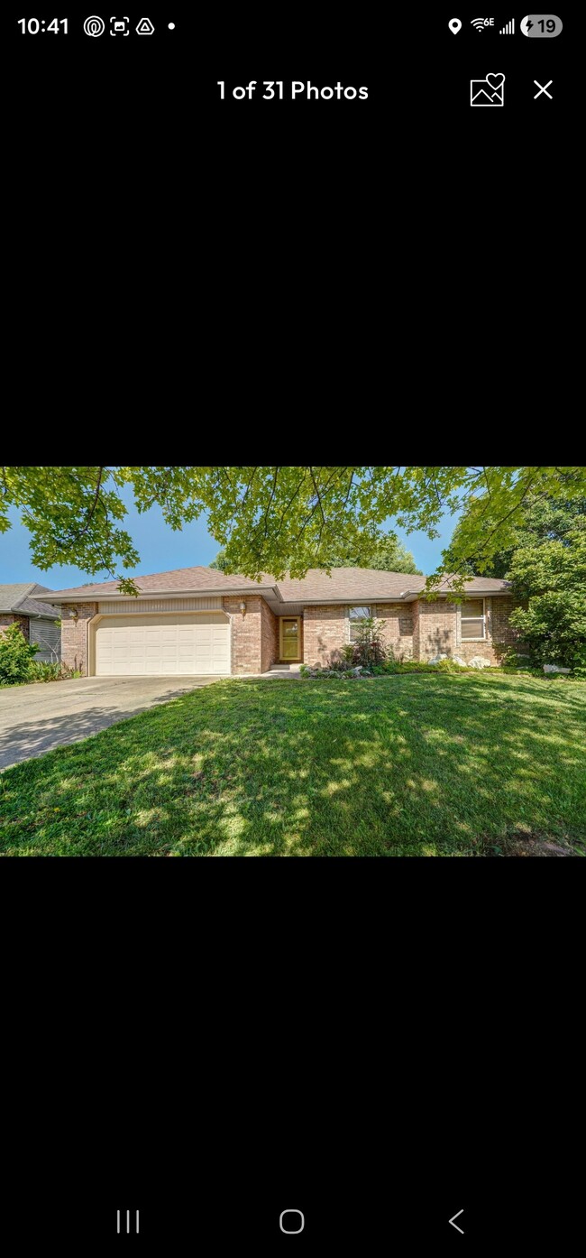 Building Photo - 2571 N West Ave