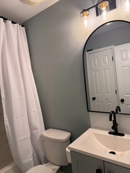 Building Photo - Room in Duplex on Jones Ave NW