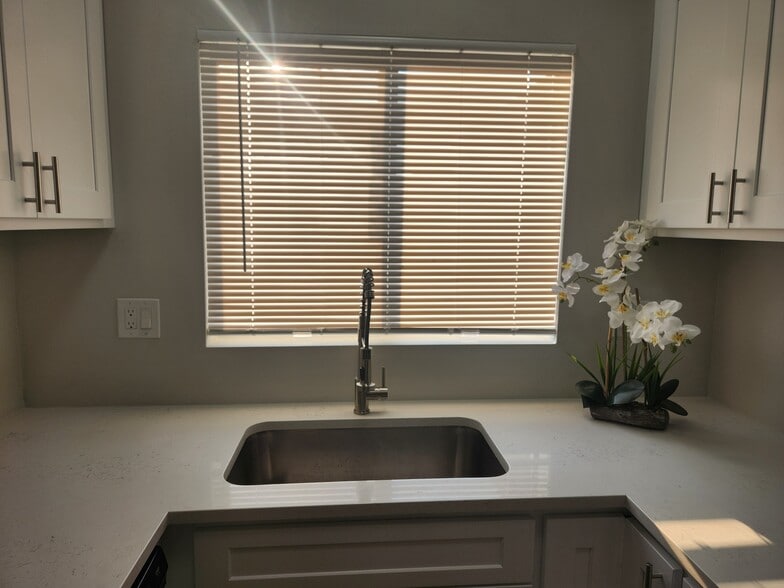 Building Photo - 423 Berkshire Dr