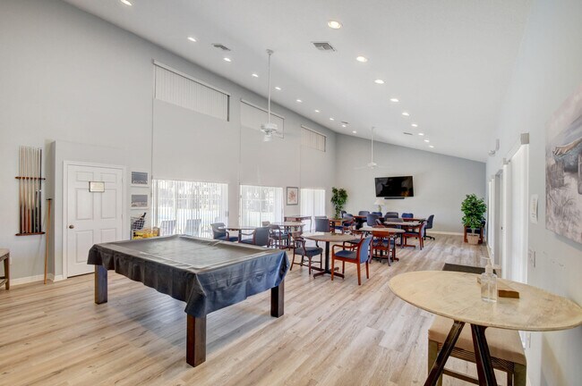 Building Photo - 8200 Lakeshore Dr
