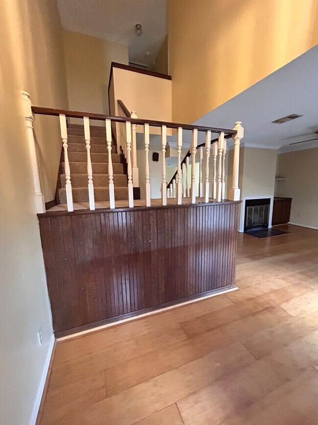 Building Photo - W/S/T included! Dbl garage! 2BR/2.5BA with...