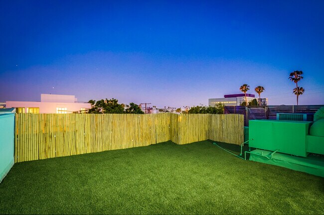 Building Photo - 1128 22nd St