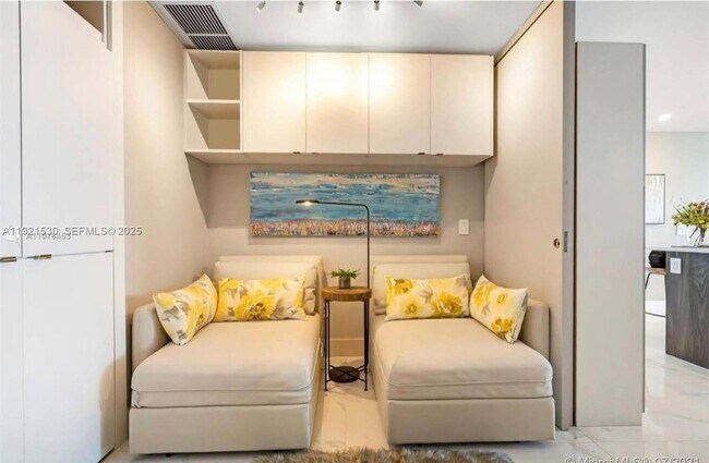 Building Photo - 3131 NE 7th Ave