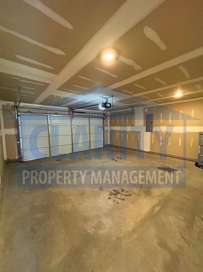 Building Photo - 1471 Housley Dr