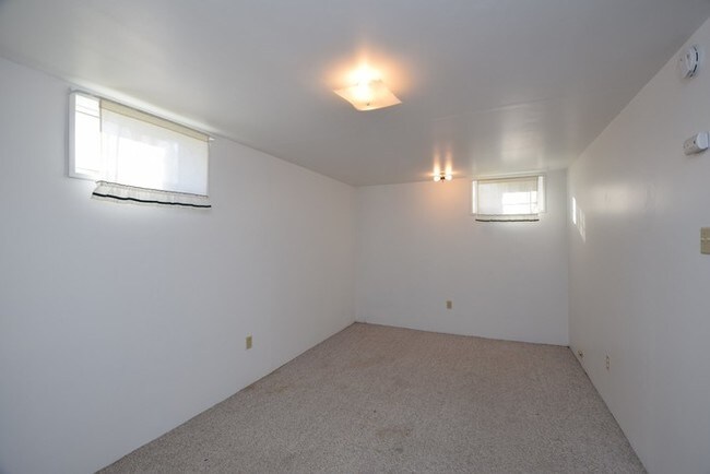 Building Photo - Charming N. Portland Home