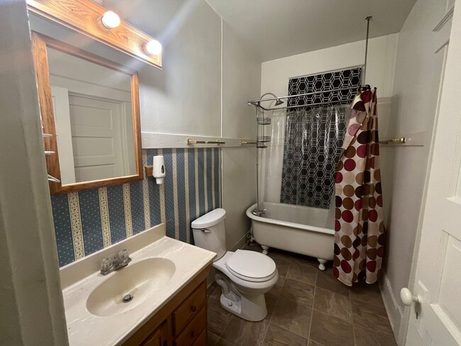 Primary Photo - 2900 Brown St