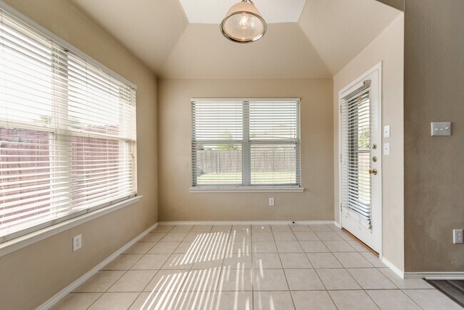 Building Photo - Updated 3-2-2 Ranch in McKamy Evers (North Denton)