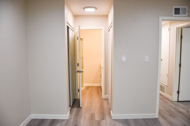 Building Photo - Olive (815) North