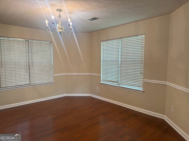 Building Photo - 3229 Diamond