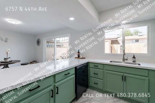 Building Photo - 6757 N 44th Ave