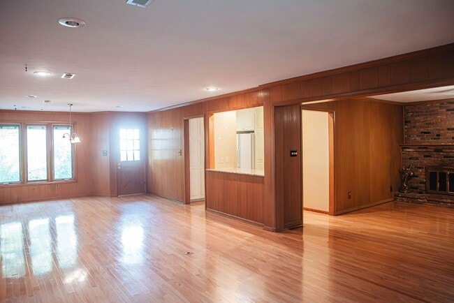 Building Photo - 3 Bed 3 Bath Home