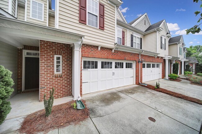 Building Photo - Beautiful Three Bed Two and Half Bath Town...