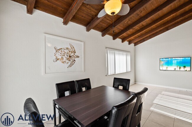 Building Photo - Highly upgraded 3 bed 2 bath condo availab...
