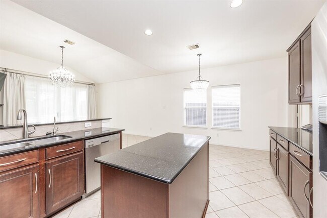 Building Photo - 25951 Ravenside Dr