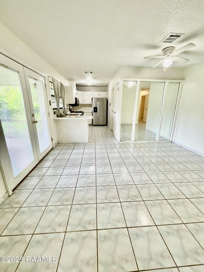 Building Photo - 203 Crystal Ln