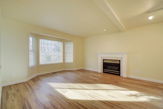 Building Photo - 3Bd/2.5Ba Lynnwood Duplex