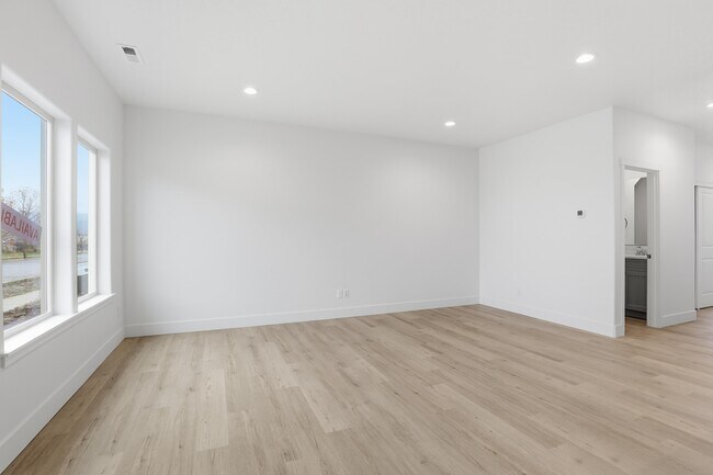 Building Photo - 631 Creative Way