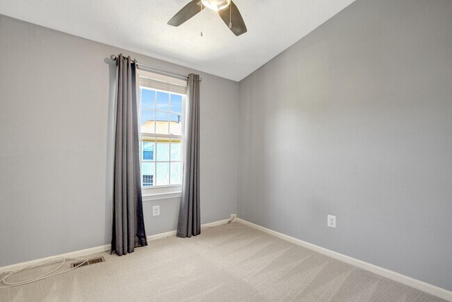Building Photo - 6063 Hydrangea Dr