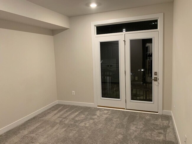 Building Photo - HERNDON - *3262 Woodland Park Rd Unit #3E *