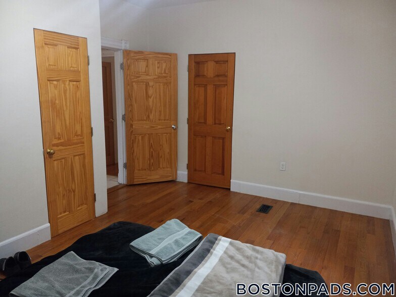 Building Photo - 190 Highland St