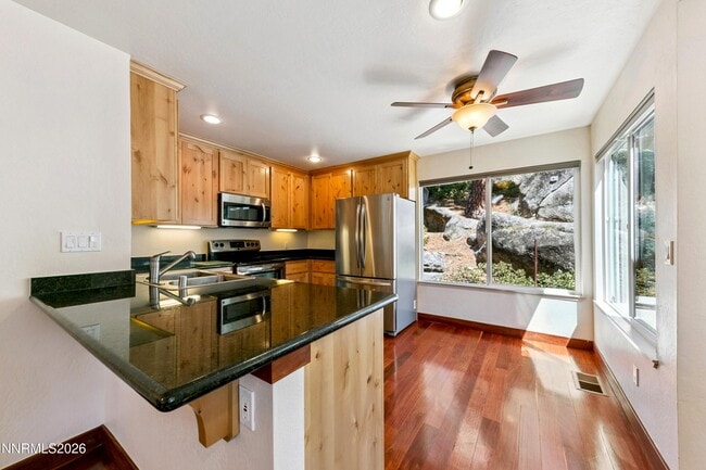 Building Photo - 215 Clubhouse Cir