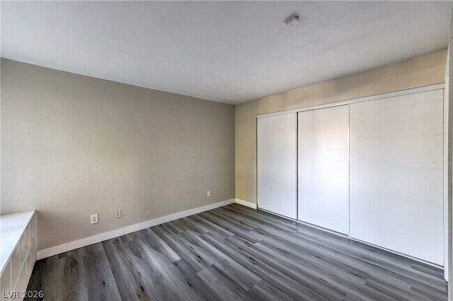 Building Photo - 3145 E Flamingo Rd