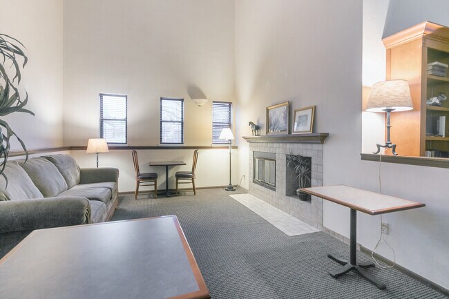 Common Area - 515 Donofrio Dr