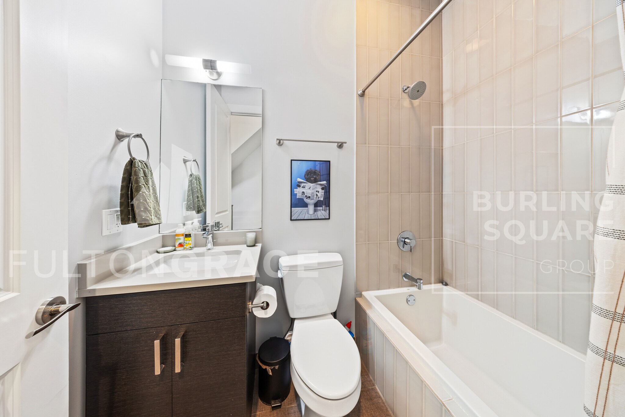 Building Photo - 2528 N Linden Pl