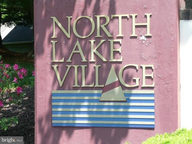 Building Photo - 4043 Lake Glen Rd