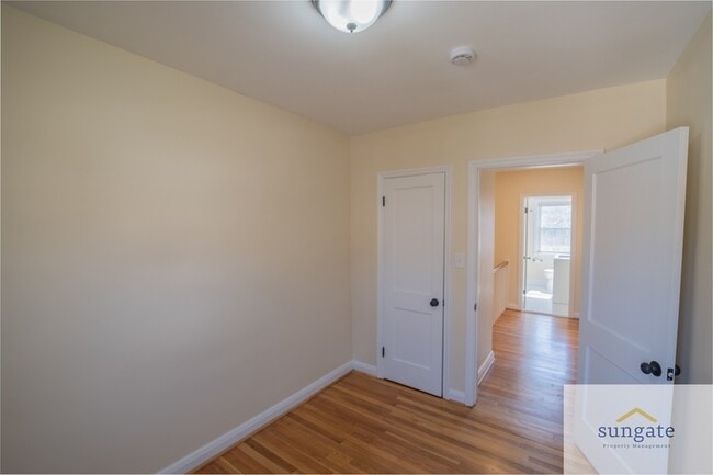 Building Photo - 1444 Meridene Dr