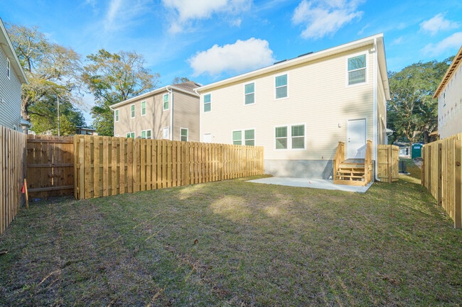 Building Photo - 315 Allen St