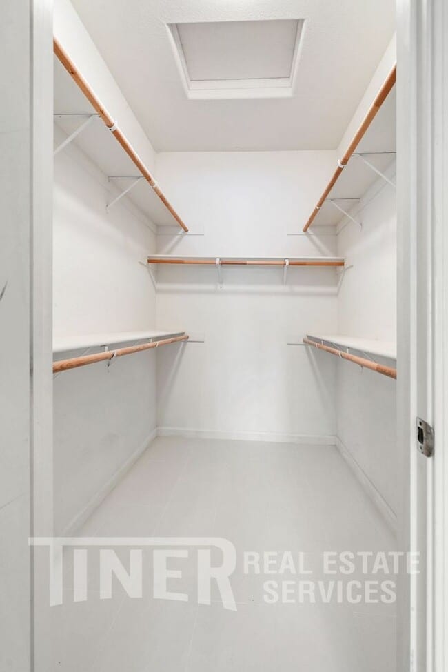 Building Photo - 4 Bedroom Elk Grove Home in Desireable Sch...