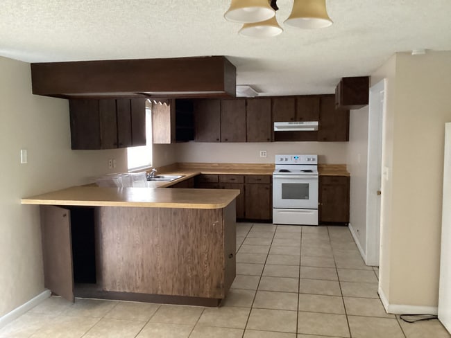 Building Photo - Charming Three-Bedroom, Two-Bathroom Single-Family Home!