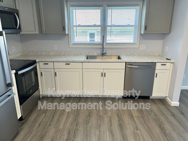 Building Photo - 421 N Charlotte Ave