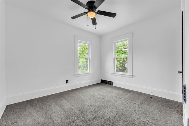 Building Photo - 10222 Parkgate Ave