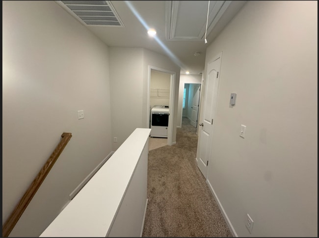 Building Photo - 16 Holland Ridge Cir